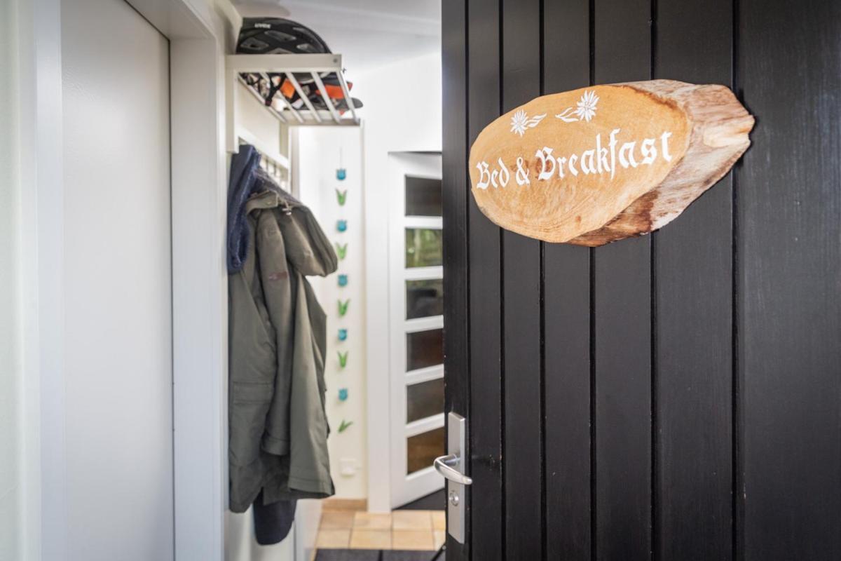 Mybednbreakfast In Bottmingen Bed & Breakfast ภายนอก รูปภาพ
